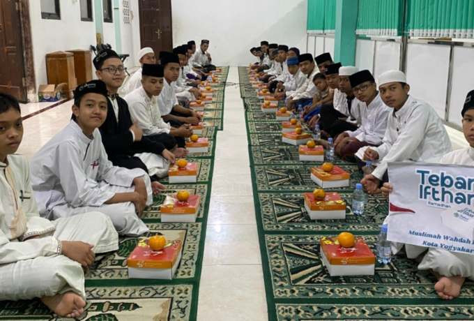 Ramadhan Momentum Emas: 155 Paket Ifthar Tersalurkan di Sorosutan dan Godean