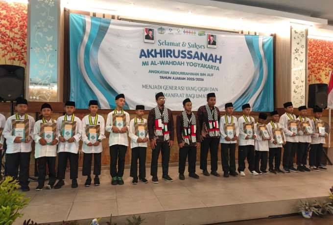 Wisuda MI Al Wahdah, Siapkan Generasi Gigih dan Bermanfaat bagi Umat
