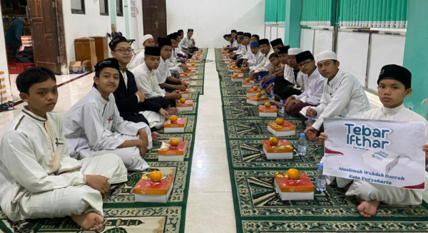 Ramadhan Momentum Emas: 155 Paket Ifthar Tersalurkan di Sorosutan dan Godean