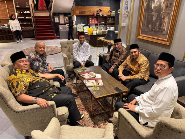 Dari Shaf Shalat: Cerita Ustadz Abdul Somad tentang Kelapangan Fiqih Ustadz Zaitun Rasmin